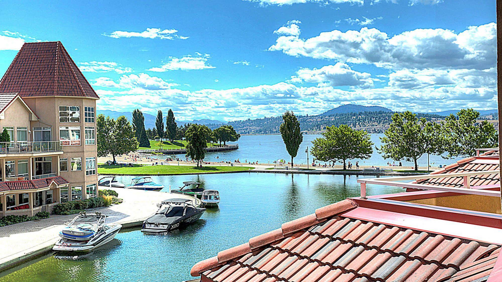 Discovery Bay Resort By Kelowna Resort Acc. - 80+ Suites Available Exterior foto